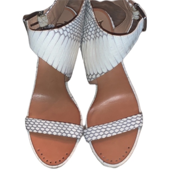 Vince Camuto Pikora Cream Snakeskin Peep Toe Stilettos Size 8 Heels Ankle Strap - Picture 14 of 16